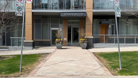 Photo 3 at Th106 - 6 Parkwood Avenue, Casa Loma, Toronto
