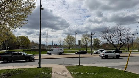 Photo 7 at Th106 - 6 Parkwood Avenue, Casa Loma, Toronto
