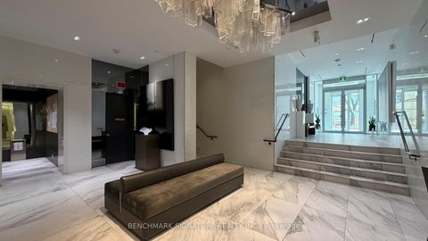 Photo 8 at Th106 - 6 Parkwood Avenue, Casa Loma, Toronto