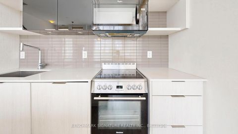 Photo 21 at Th106 - 6 Parkwood Avenue, Casa Loma, Toronto