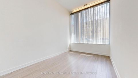 Photo 22 at Th106 - 6 Parkwood Avenue, Casa Loma, Toronto