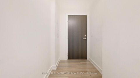 Photo 27 at Th106 - 6 Parkwood Avenue, Casa Loma, Toronto