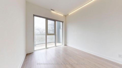 Photo 36 at Th106 - 6 Parkwood Avenue, Casa Loma, Toronto