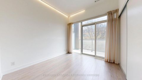 Photo 39 at Th106 - 6 Parkwood Avenue, Casa Loma, Toronto