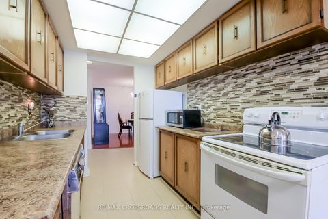 Photo 15 at 606 - 3151 Bridletowne Circle, L'Amoreaux, Toronto