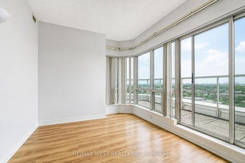 Photo 4 at PH103 - 8 Lee Centre Drive, Woburn, Toronto