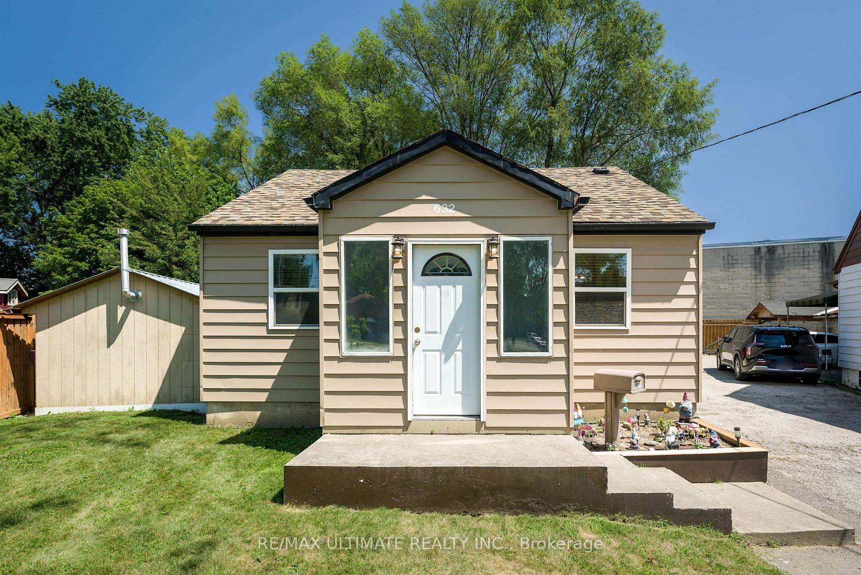 632 Trethewey Drive, Amesbury, Toronto 
