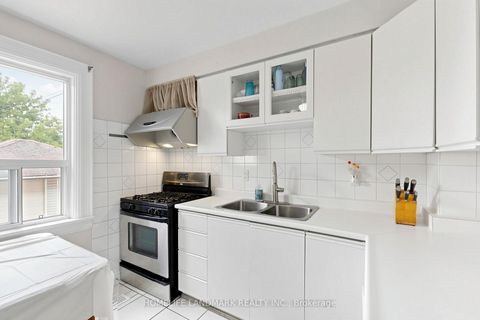 Photo 12 at 484 Glenholme Avenue, Oakwood Village, Toronto