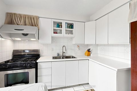 Photo 13 at 484 Glenholme Avenue, Oakwood Village, Toronto