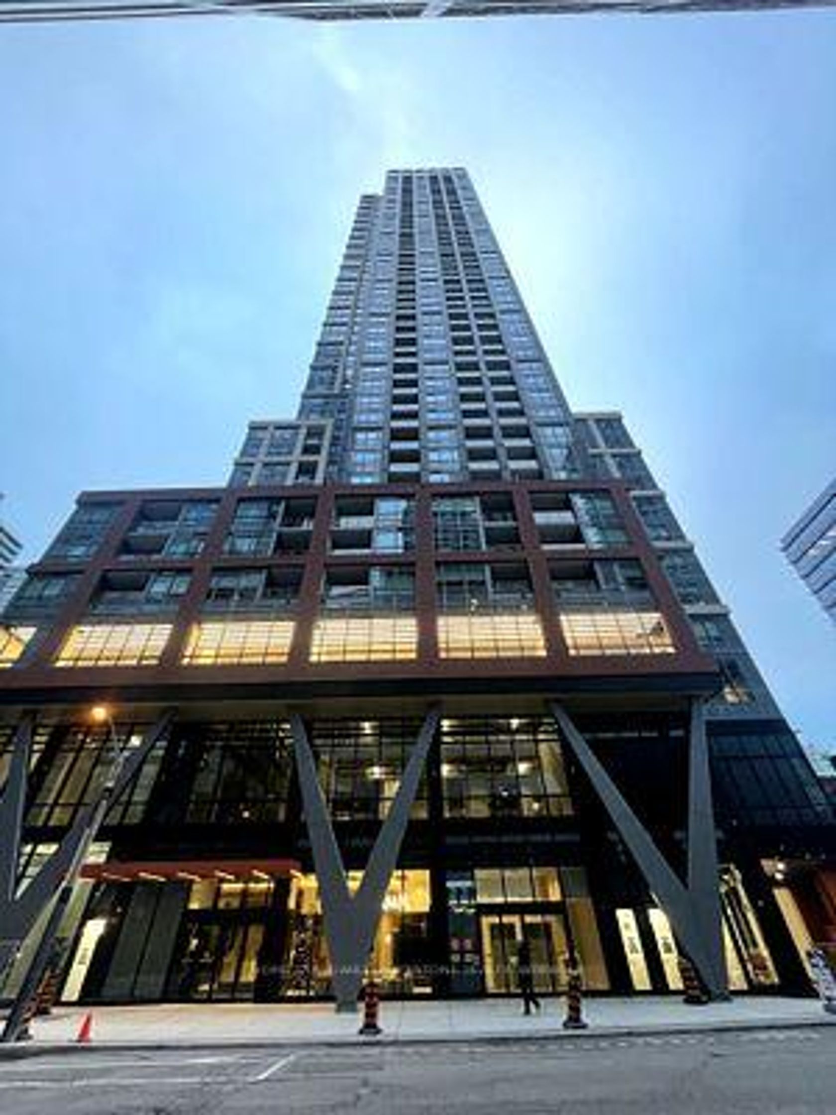 2011 - 108 Peter Street, Waterfront Communities C1, Toronto photo number 2