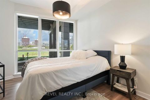 Photo 11 at 215 - 50 Bruyeres Mews, Niagara, Toronto