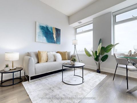 Photo 10 at 1128 - 111 St Clair Avenue W, St. Clair, Toronto