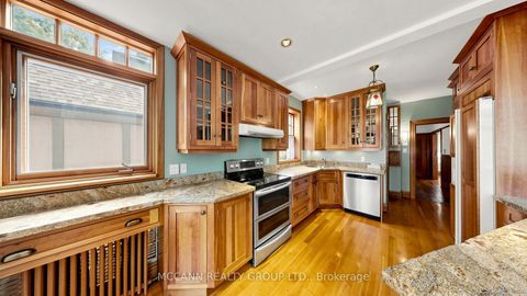 Photo 12 at 252 Sheldrake Boulevard, Mount Pleasant East, Toronto