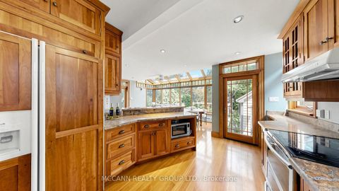 Photo 13 at 252 Sheldrake Boulevard, Mount Pleasant East, Toronto