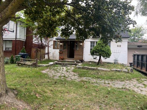 Photo 2 at 35 Luverne Avenue, Clanton Park, Toronto