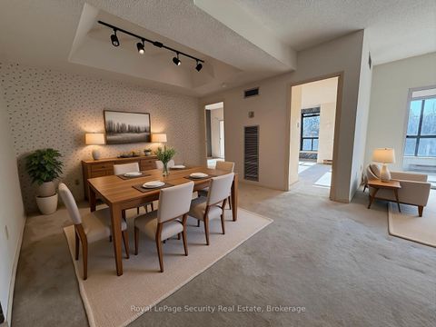 Photo 3 at 10 - 20 Glebe Road W, Eglinton, Toronto