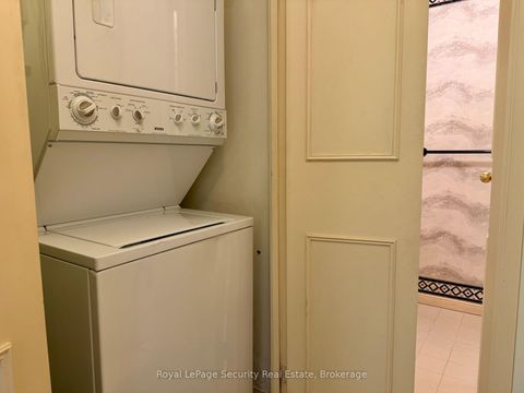Photo 10 at 10 - 20 Glebe Road W, Eglinton, Toronto