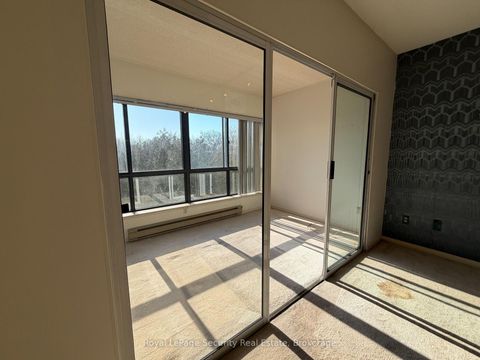 Photo 18 at 10 - 20 Glebe Road W, Eglinton, Toronto
