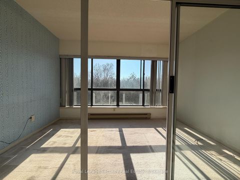 Photo 19 at 10 - 20 Glebe Road W, Eglinton, Toronto