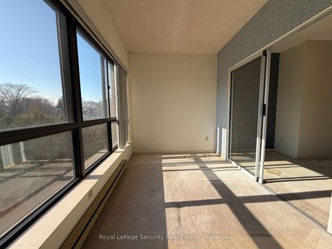Photo 20 at 10 - 20 Glebe Road W, Eglinton, Toronto
