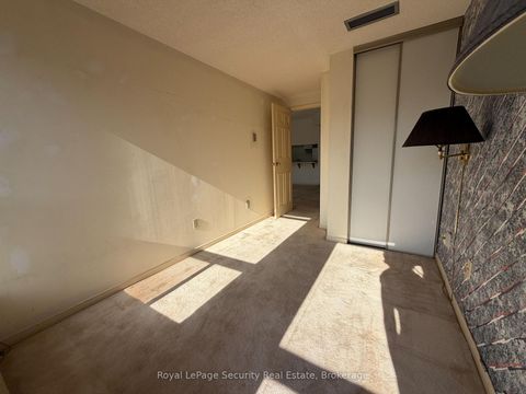 Photo 23 at 10 - 20 Glebe Road W, Eglinton, Toronto