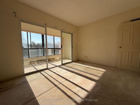 Photo 25 at 10 - 20 Glebe Road W, Eglinton, Toronto