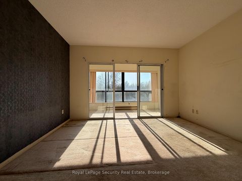 Photo 26 at 10 - 20 Glebe Road W, Eglinton, Toronto