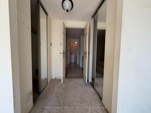 Photo 27 at 10 - 20 Glebe Road W, Eglinton, Toronto