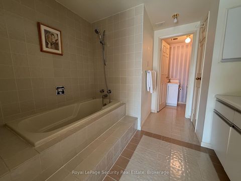 Photo 28 at 10 - 20 Glebe Road W, Eglinton, Toronto
