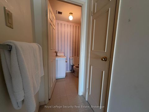 Photo 30 at 10 - 20 Glebe Road W, Eglinton, Toronto