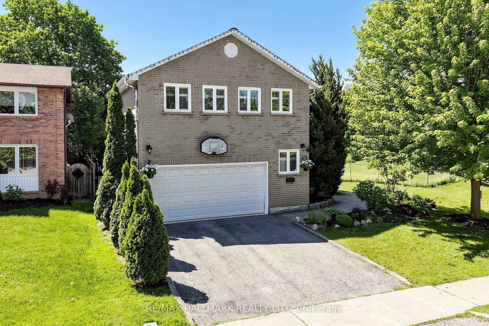 145 Old Surrey Lane, South Richvale, Richmond Hill photo number 2