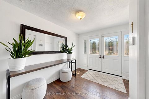 Photo 6 at Part 1 - 20 Oak Court, Aurora Village, Aurora