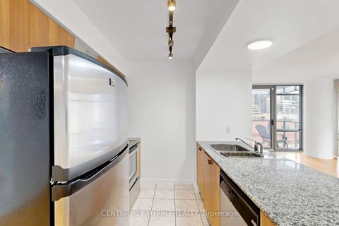 Photo 9 at 708 - 38 Grenville Street, Bay Street Corridor, Toronto