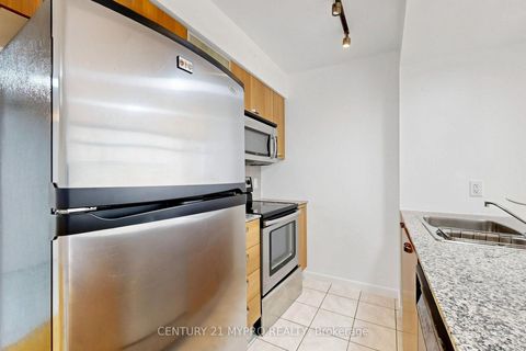Photo 10 at 708 - 38 Grenville Street, Bay Street Corridor, Toronto