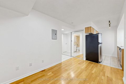 Photo 19 at 708 - 38 Grenville Street, Bay Street Corridor, Toronto