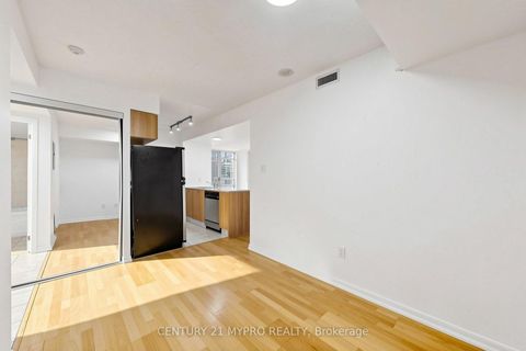 Photo 20 at 708 - 38 Grenville Street, Bay Street Corridor, Toronto