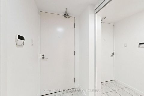 Photo 24 at 708 - 38 Grenville Street, Bay Street Corridor, Toronto