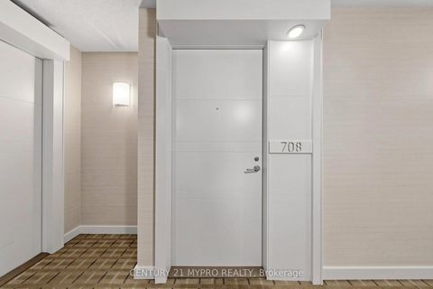Photo 25 at 708 - 38 Grenville Street, Bay Street Corridor, Toronto