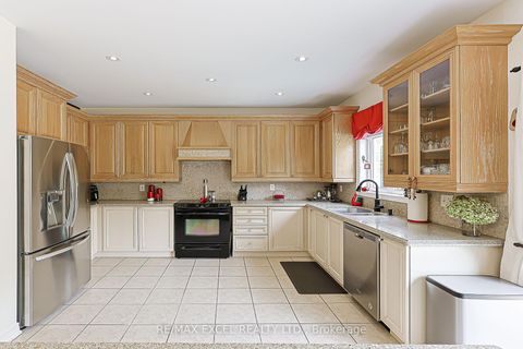 Photo 9 at 173 Selwyn Road, Jefferson, Richmond Hill