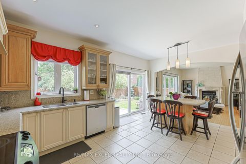 Photo 11 at 173 Selwyn Road, Jefferson, Richmond Hill