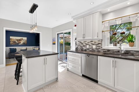 Photo 5 at 15 Klamath Court, Maple, Vaughan