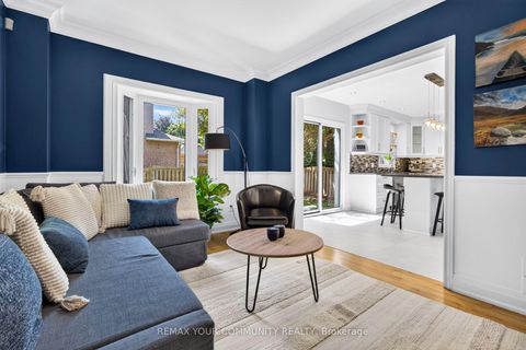 Photo 6 at 15 Klamath Court, Maple, Vaughan