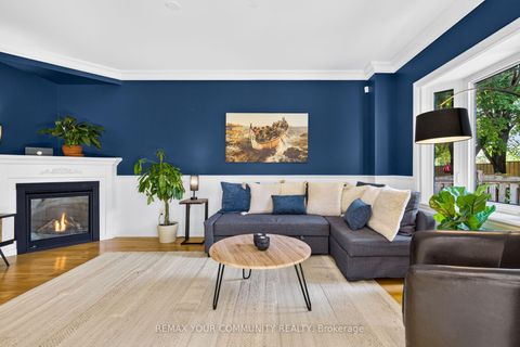 Photo 8 at 15 Klamath Court, Maple, Vaughan