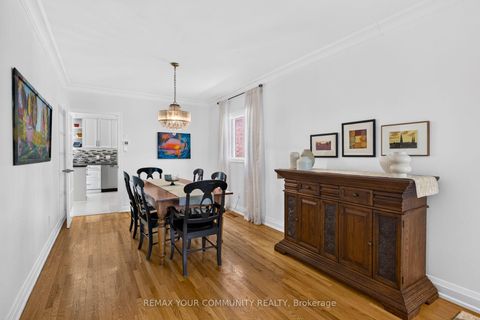 Photo 9 at 15 Klamath Court, Maple, Vaughan