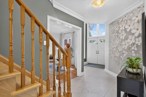 Photo 11 at 15 Klamath Court, Maple, Vaughan