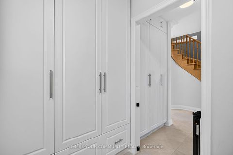 Photo 12 at 15 Klamath Court, Maple, Vaughan