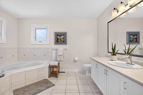 Photo 20 at 15 Klamath Court, Maple, Vaughan