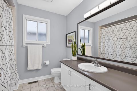 Photo 26 at 15 Klamath Court, Maple, Vaughan