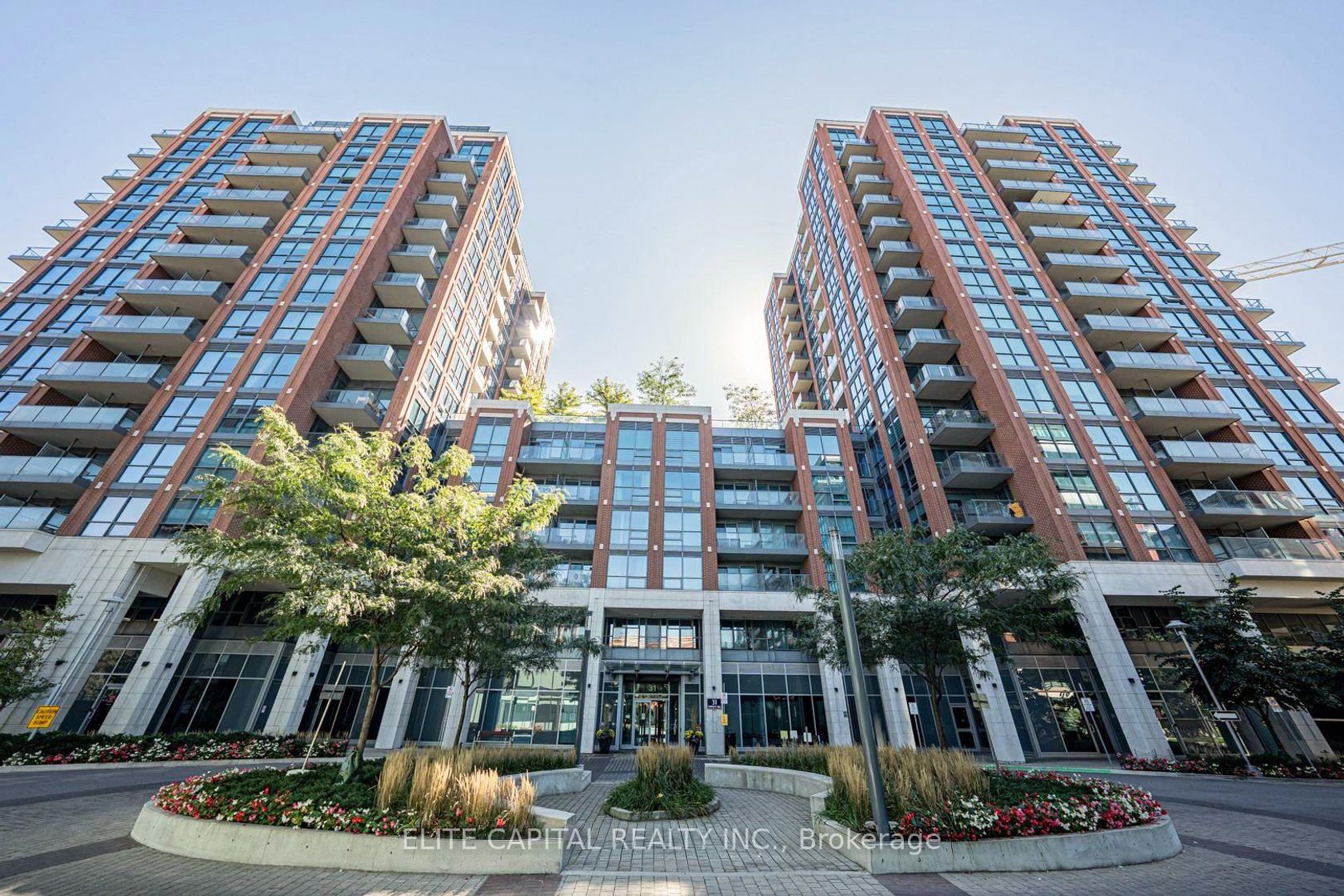 740 - 31 Tippett Road, Clanton Park, Toronto photo number 2