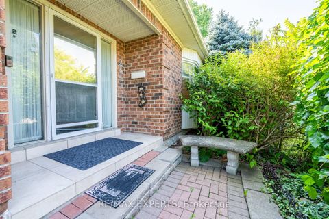 Photo 5 at 284 Murray Drive, Aurora Village, Aurora